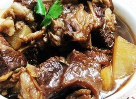 秘制萝卜牛腩