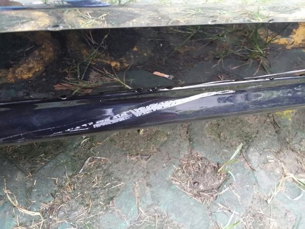 汽车划痕 修复 车底刮痕 白色的像膜一样 搓掉后