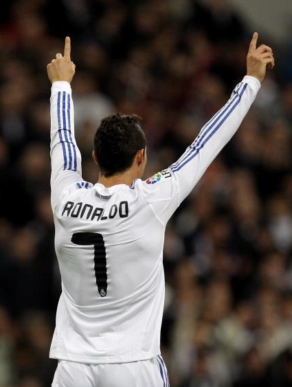 C罗在皇马几号球衣_360问答