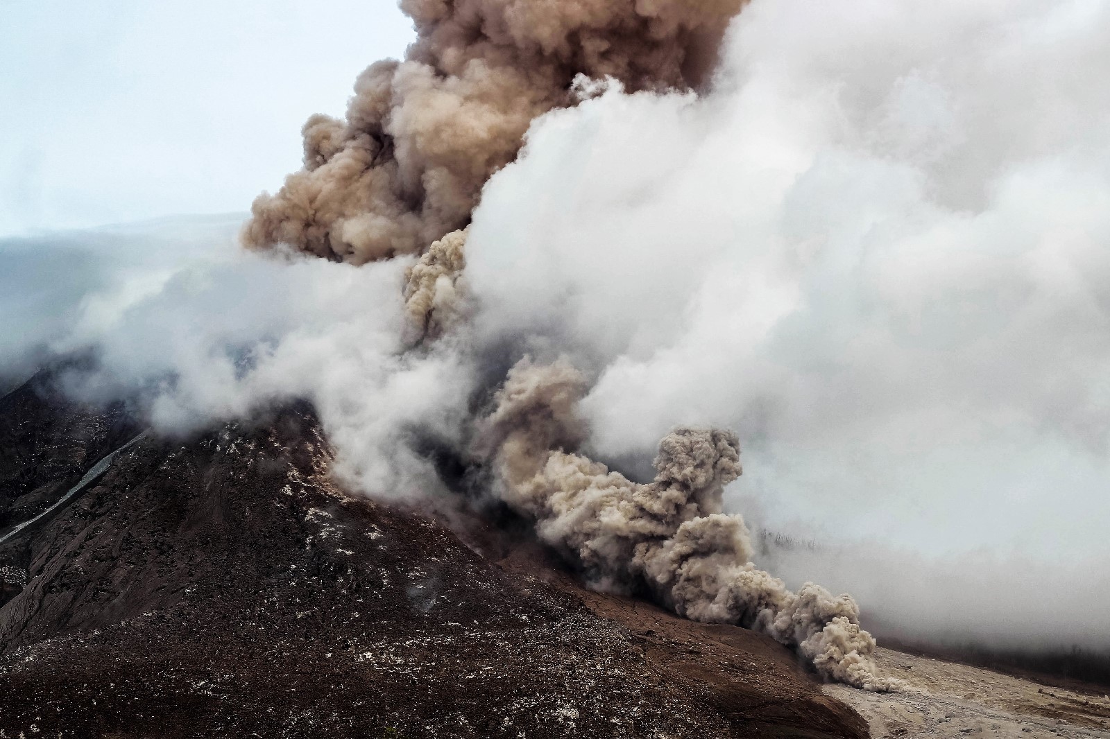 火山二人口_火山爆发图片(3)