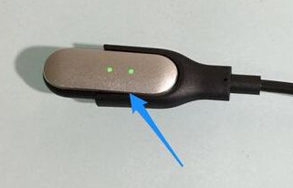 为什么小米手环主体一戴到手环上就关机_360