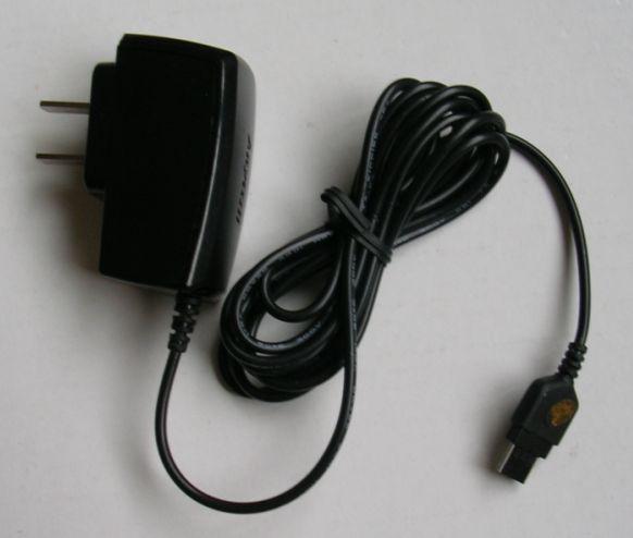 三星e848和w699,充电器通用吗_360问答