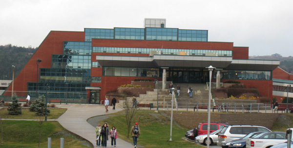 曼尼拖把大学和纽芬兰纪念大学那个好 加拿大的曼尼托巴大学和纽芬兰纪念大学,各方面比较一下