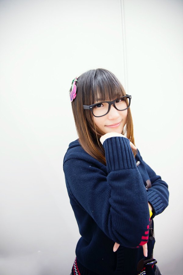 因的主角配音而对配音产生爱好,三年级开始使用复读机练习录音.